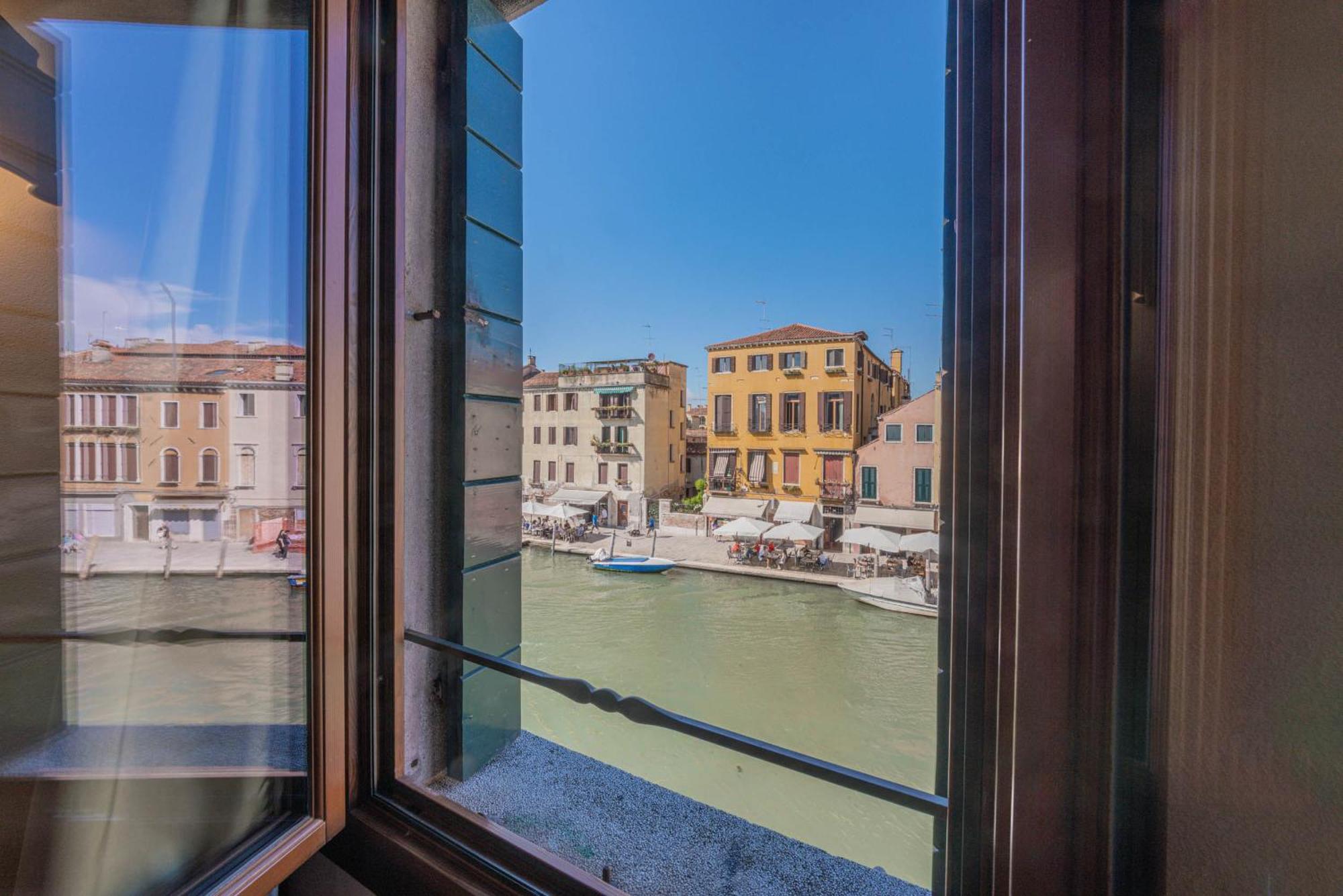 Casa Virginia Direct At The Canal Cannaregio With Own Roof Terrace Veneza Exterior foto