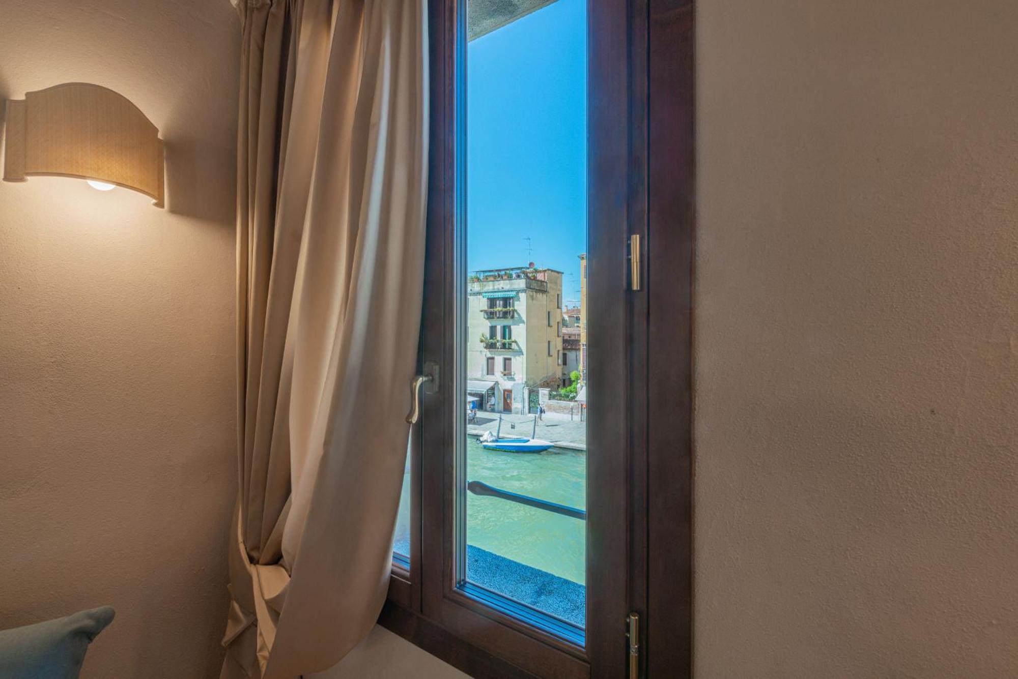 Casa Virginia Direct At The Canal Cannaregio With Own Roof Terrace Veneza Exterior foto